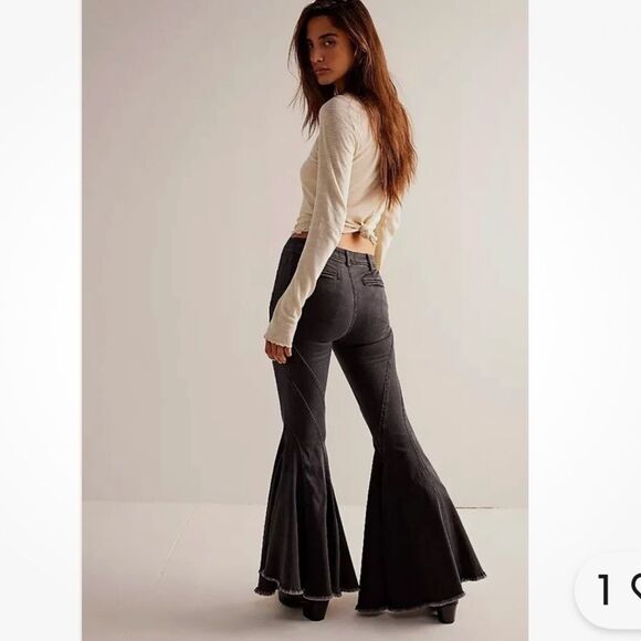 Free People Twirl On Mid-Rise Crop Flare Jeans Size 28 Washed Black High Rise - Picture 2 of 10